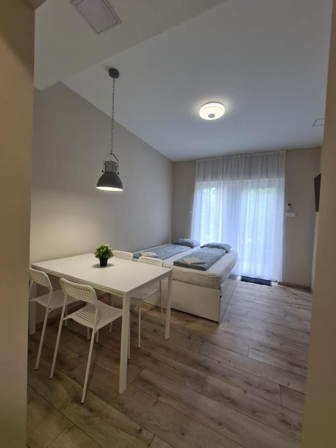 Oet Fenyo Apartmanhaz *