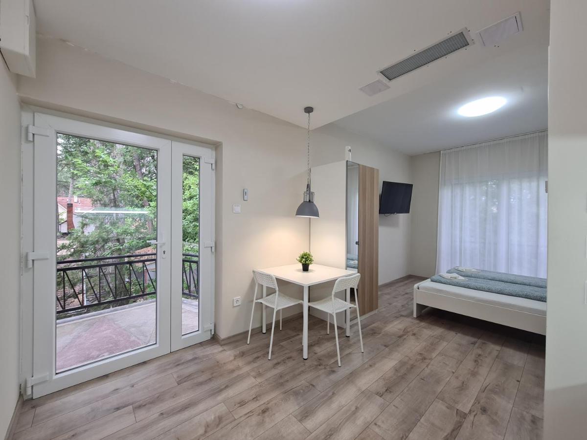 Oet Fenyo Apartmanhaz
